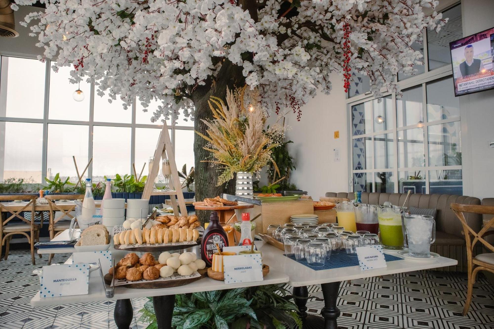 Faranda Collection Barranquilla, A Member Of Radisson Individuals Hotel Barranquilla  Kültér fotó Sakura Buffet at the 360° Sky Lounge